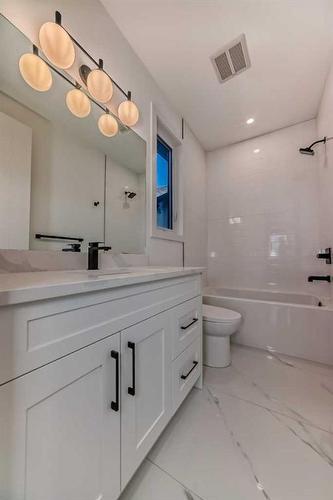 2625 29 Street Sw, Calgary, AB - Indoor Photo Showing Bathroom