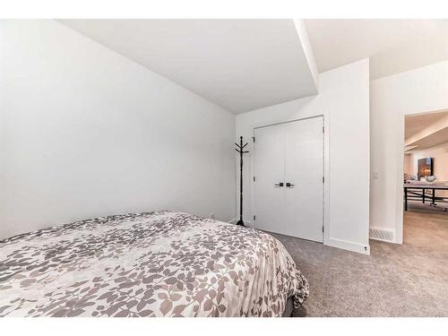 2625 29 Street Sw, Calgary, AB - Indoor Photo Showing Bedroom