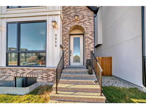 2625 29 Street Sw, Calgary, AB - Outdoor