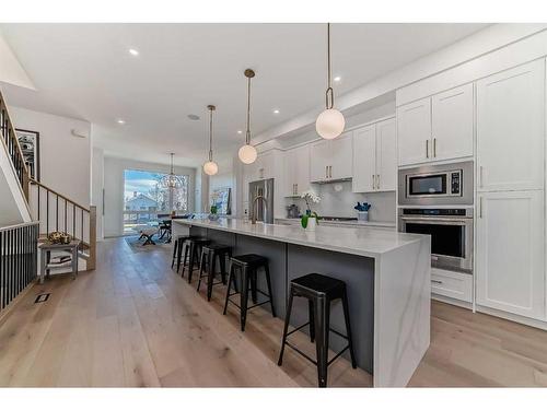 2625 29 Street Sw, Calgary, AB - Indoor Photo Showing Kitchen With Upgraded Kitchen