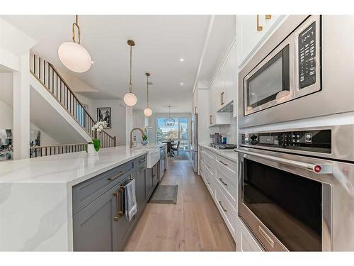 2625 29 Street Sw, Calgary, AB - Indoor Photo Showing Kitchen With Upgraded Kitchen