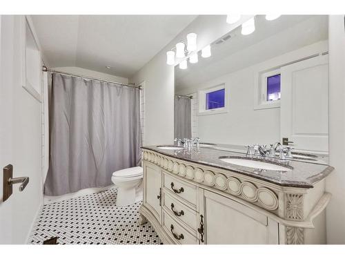 242027 27 Street East, Rural Foothills County, AB - Indoor Photo Showing Bathroom