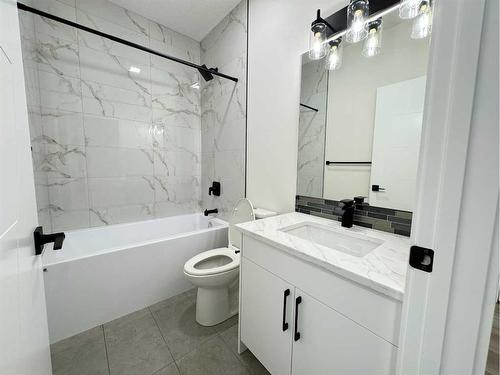 3 Lakewood Mews, Strathmore, AB - Indoor Photo Showing Bathroom