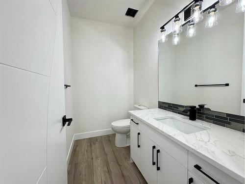 3 Lakewood Mews, Strathmore, AB - Indoor Photo Showing Bathroom