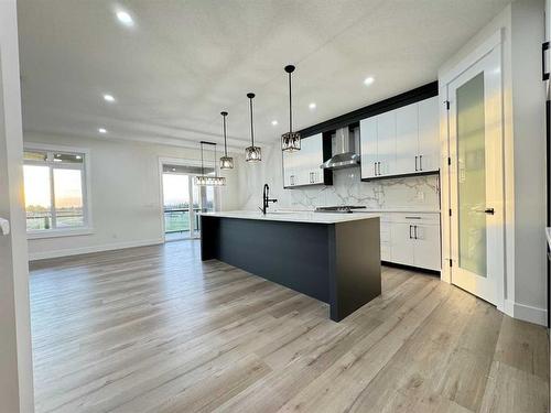 3 Lakewood Mews, Strathmore, AB - Indoor Photo Showing Kitchen With Upgraded Kitchen