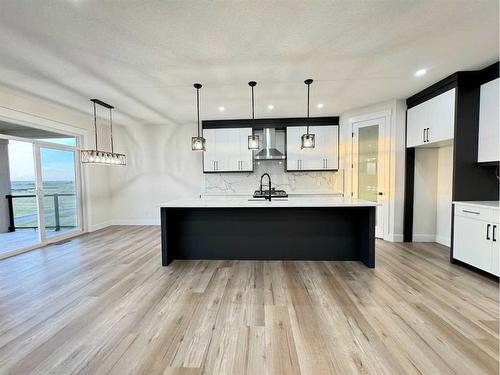 3 Lakewood Mews, Strathmore, AB - Indoor Photo Showing Kitchen