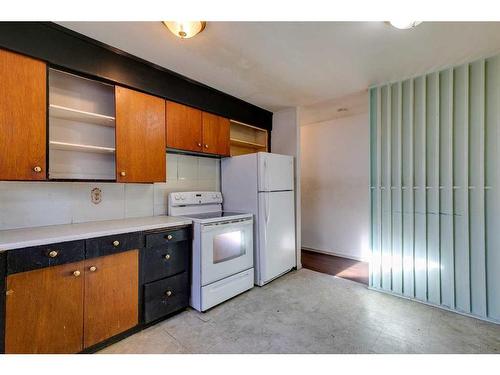 575 Acadia Drive Se, Calgary, AB - Indoor Photo Showing Kitchen