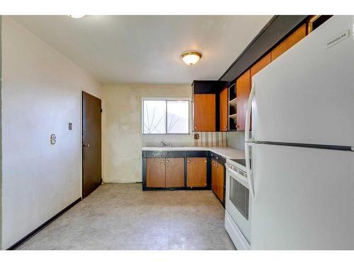 575 Acadia Drive Se, Calgary, AB - Indoor Photo Showing Kitchen