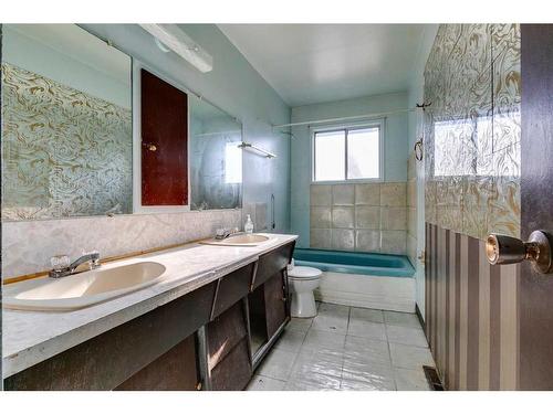 575 Acadia Drive Se, Calgary, AB - Indoor Photo Showing Bathroom