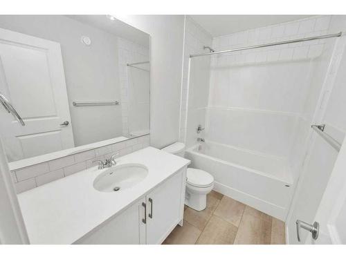 223 Willow Place, Cochrane, AB - Indoor Photo Showing Bathroom