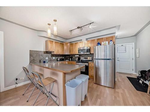 13-316 22 Avenue Sw, Calgary, AB - Indoor Photo Showing Kitchen