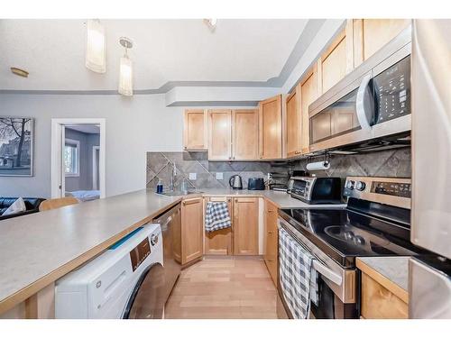 13-316 22 Avenue Sw, Calgary, AB - Indoor Photo Showing Kitchen