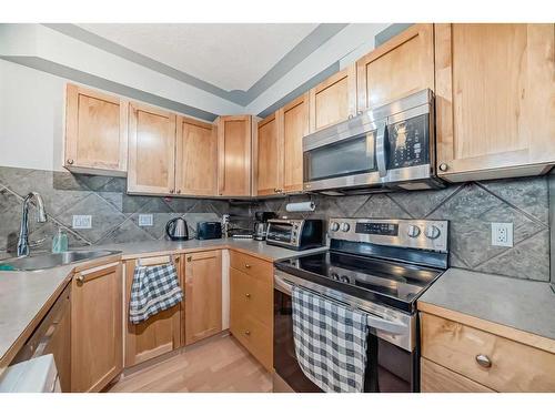 13-316 22 Avenue Sw, Calgary, AB - Indoor Photo Showing Kitchen