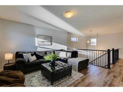 169 Cranarch Common Se, Calgary, AB - Indoor Photo Showing Living Room