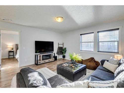 169 Cranarch Common Se, Calgary, AB - Indoor Photo Showing Living Room