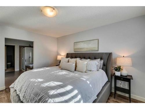 169 Cranarch Common Se, Calgary, AB - Indoor Photo Showing Bedroom