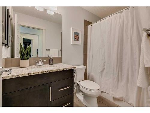 169 Cranarch Common Se, Calgary, AB - Indoor Photo Showing Bathroom