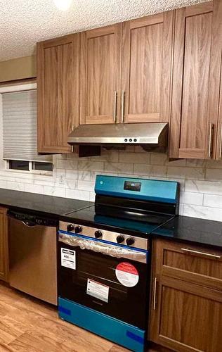 98 Hidden Spring Circle Nw, Calgary, AB - Indoor Photo Showing Kitchen