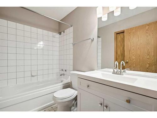 98 Hidden Spring Circle Nw, Calgary, AB - Indoor Photo Showing Bathroom