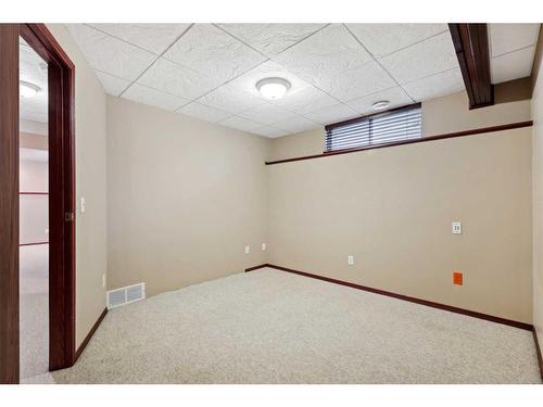 98 Hidden Spring Circle Nw, Calgary, AB - Indoor Photo Showing Other Room