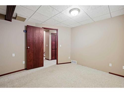 98 Hidden Spring Circle Nw, Calgary, AB - Indoor Photo Showing Other Room