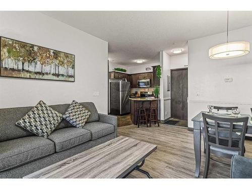 241-901 Mountain Street, Canmore, AB - Indoor Photo Showing Living Room