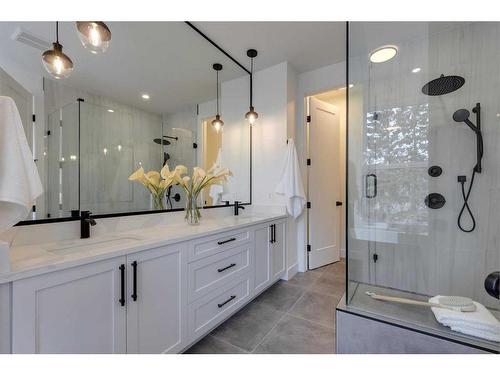 4909 19 Avenue Nw, Calgary, AB - Indoor Photo Showing Bathroom