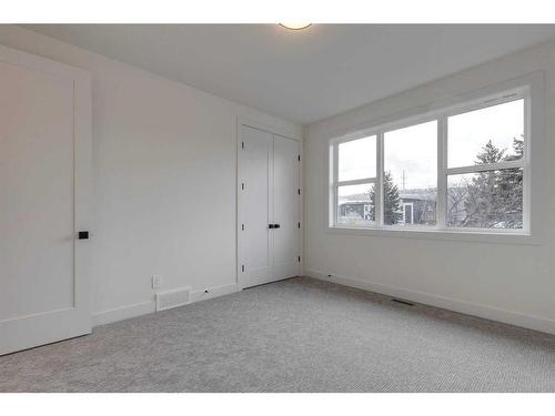 4909 19 Avenue Nw, Calgary, AB - Indoor Photo Showing Other Room