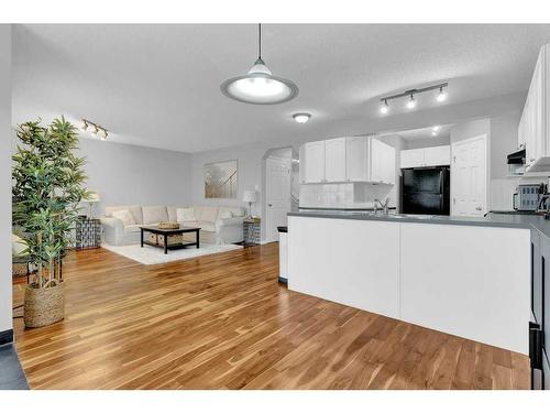 446 Panamount Boulevard Nw, Calgary, AB - Indoor Photo Showing Kitchen