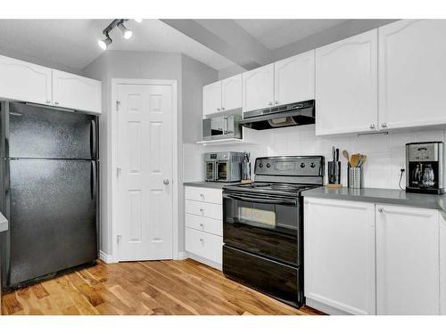 446 Panamount Boulevard Nw, Calgary, AB - Indoor Photo Showing Kitchen