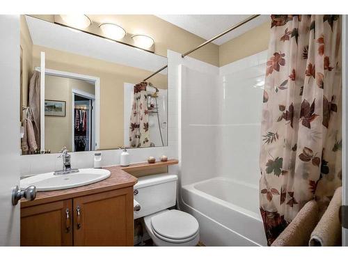 144 Prestwick Avenue Se, Calgary, AB - Indoor Photo Showing Bathroom