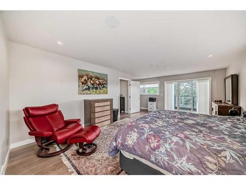 3706 14A Street Sw, Calgary, AB - Indoor Photo Showing Bedroom