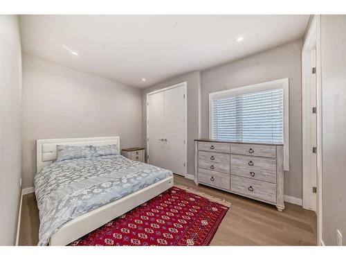 3706 14A Street Sw, Calgary, AB - Indoor Photo Showing Bedroom