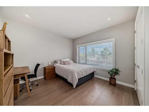 3706 14A Street Sw, Calgary, AB - Indoor Photo Showing Bedroom