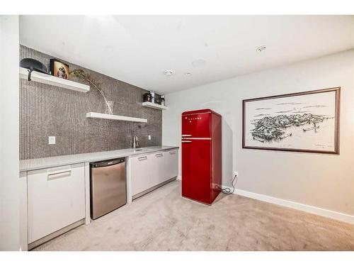 3706 14A Street Sw, Calgary, AB - Indoor Photo Showing Kitchen