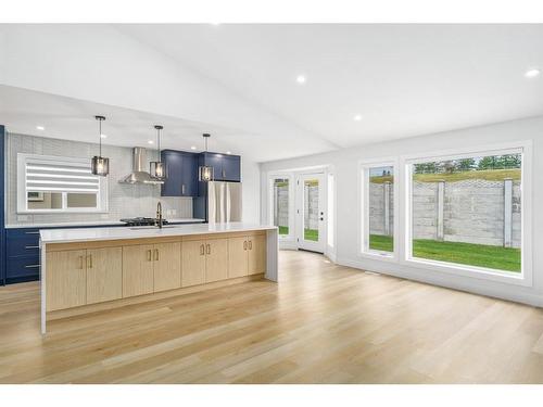 10 Glenmore Green Sw, Calgary, AB - Indoor Photo Showing Kitchen