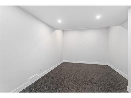 10 Glenmore Green Sw, Calgary, AB - Indoor Photo Showing Other Room