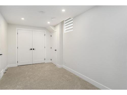 10 Glenmore Green Sw, Calgary, AB - Indoor Photo Showing Other Room