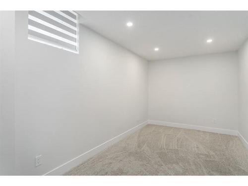 10 Glenmore Green Sw, Calgary, AB - Indoor Photo Showing Other Room