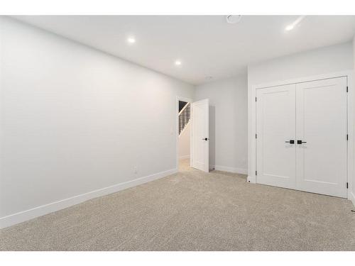 10 Glenmore Green Sw, Calgary, AB - Indoor Photo Showing Other Room