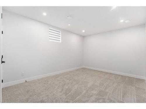 10 Glenmore Green Sw, Calgary, AB - Indoor Photo Showing Other Room