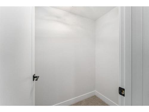 10 Glenmore Green Sw, Calgary, AB - Indoor Photo Showing Other Room