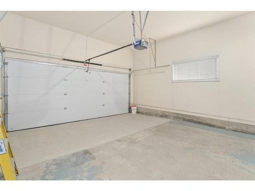 10 Glenmore Green Sw, Calgary, AB - Indoor Photo Showing Garage