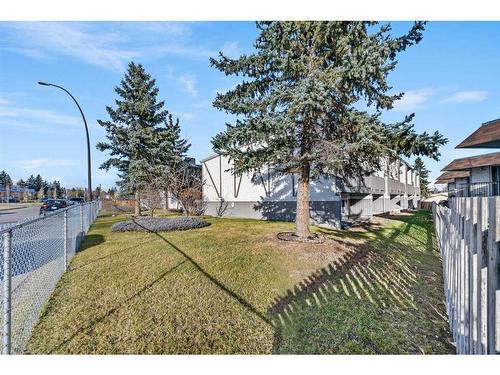 1-455 Huntsville Crescent Nw, Calgary, AB - Outdoor