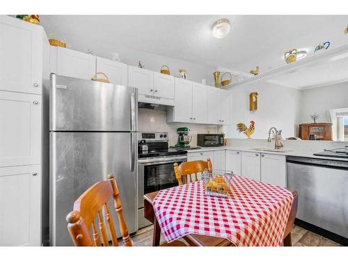 1-455 Huntsville Crescent Nw, Calgary, AB - Indoor Photo Showing Kitchen