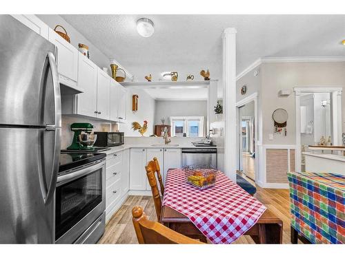 1-455 Huntsville Crescent Nw, Calgary, AB - Indoor Photo Showing Kitchen