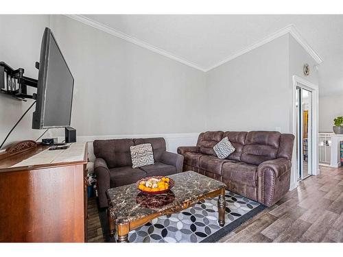 1-455 Huntsville Crescent Nw, Calgary, AB - Indoor Photo Showing Living Room