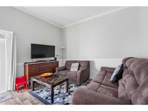 1-455 Huntsville Crescent Nw, Calgary, AB - Indoor Photo Showing Living Room