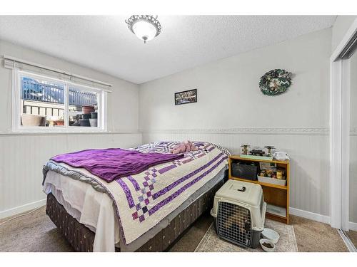 1-455 Huntsville Crescent Nw, Calgary, AB - Indoor Photo Showing Bedroom