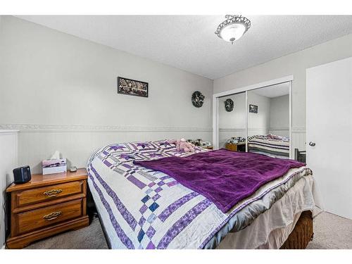 1-455 Huntsville Crescent Nw, Calgary, AB - Indoor Photo Showing Bedroom